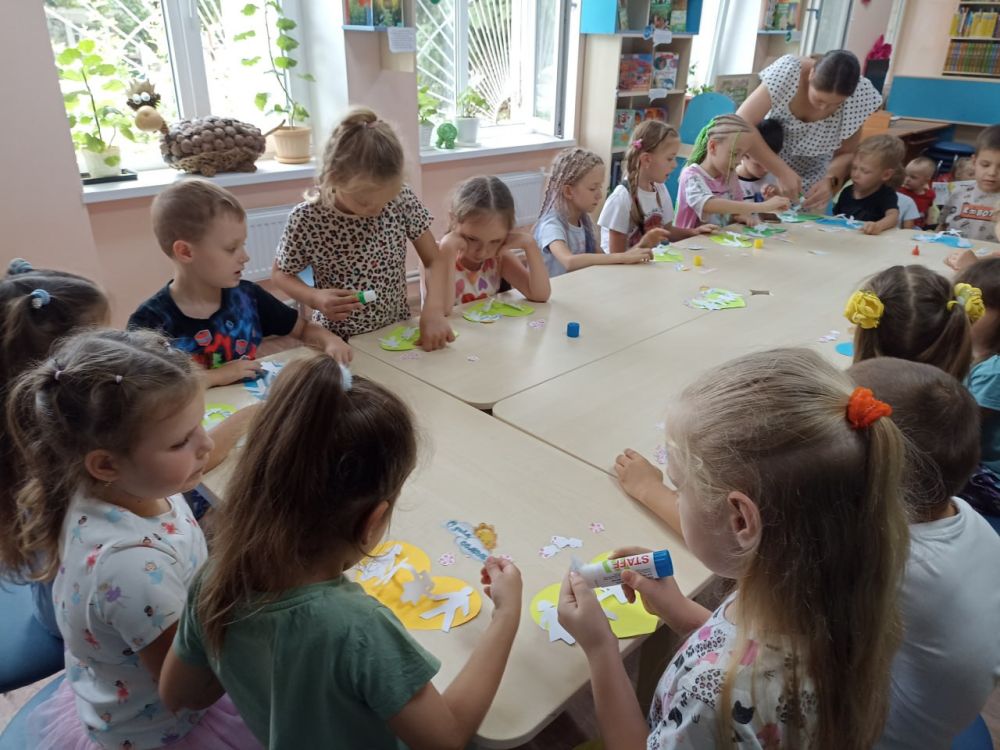5 июля, в библиотеке-филиале №15 МБУК ЦСДБ города Симферополя прошёл литературный праздник «День семьи, любви и верности!» для воспитанников детского сада №101 «Ладушки» и постоянных читателей библиотеки 5 июля, в библиотеке-филиале №15 МБУК ЦСДБ города Симферополя прошёл литературный праздник «День семьи, любви и верности!» для воспитанников детского сада №101 «Ладушки» и постоянных читателей библиотеки