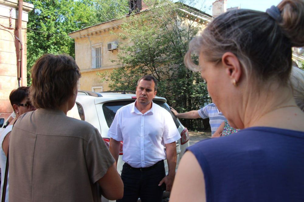 #в_диалоге_с_керчанами. Продолжаются встречи с горожанами. Сегодня и.о.главы администрации города Олег КАТОРГИН совместно с... #в_диалоге_с_керчанами. Продолжаются встречи с горожанами. Сегодня и.о.главы администрации города Олег КАТОРГИН совместно с...