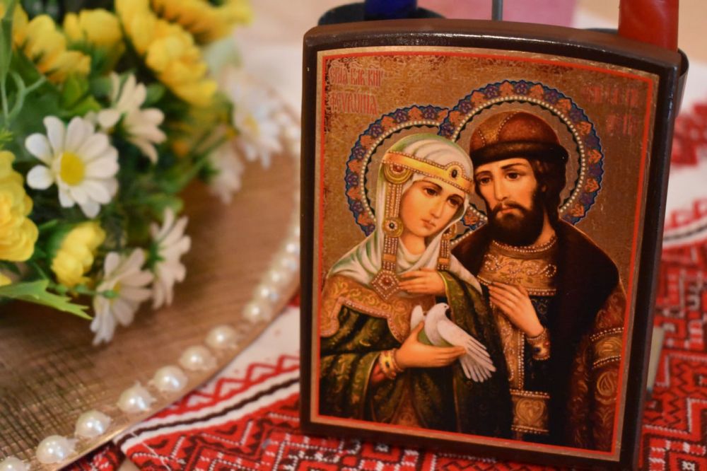 Галина Огнёва: Сегодня, в День семьи, любви и верности, Алуштинский отдел ЗАГС стал свидетелем рождения шести новых семейных союзов Галина Огнёва: Сегодня, в День семьи, любви и верности, Алуштинский отдел ЗАГС стал свидетелем рождения шести новых семейных союзов