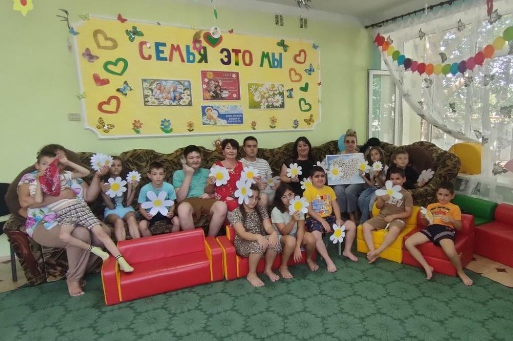 Подведомственные учреждения социального обслуживания Министерства труда и социальной защиты Республики Крым провели мероприятия, посвященные Дню семьи, любви и верности Подведомственные учреждения социального обслуживания Министерства труда и социальной защиты Республики Крым провели мероприятия, посвященные Дню семьи, любви и верности