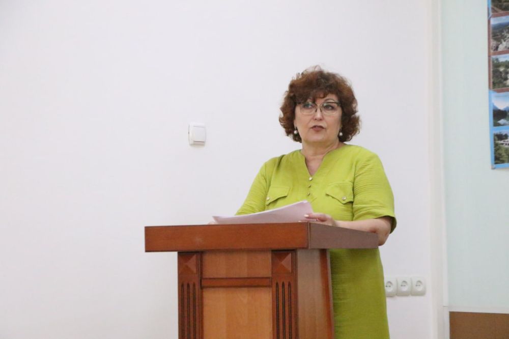 Ольга Урайкина: Перед началом аппаратного совещания поздравили Колкунову Ирину Александровну, Шабалова Александра Константиновича, Аблаева Энвера Айдеровича и Касумова Валерия Кисметовича с днем рождения Ольга Урайкина: Перед началом аппаратного совещания поздравили Колкунову Ирину Александровну, Шабалова Александра Константиновича, Аблаева Энвера Айдеровича и Касумова Валерия Кисметовича с днем рождения