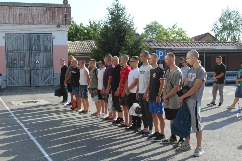 В военном комиссариате Белогорского района состоялись проводы призывников весеннего призыва в ряды Вооруженных Сил для прохождения военной службы В военном комиссариате Белогорского района состоялись проводы призывников весеннего призыва в ряды Вооруженных Сил для прохождения военной службы