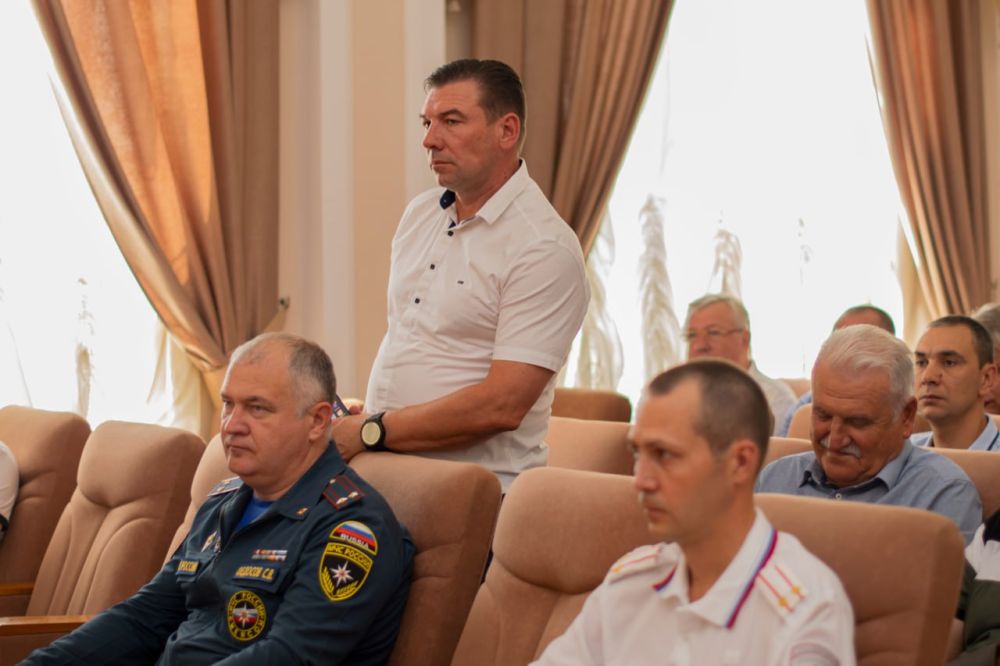 В Симферополе состоялось оперативно-хозяйственное совещание, в ходе которого руководители структурных подразделений отчитались о проделанной работе В Симферополе состоялось оперативно-хозяйственное совещание, в ходе которого руководители структурных подразделений отчитались о проделанной работе