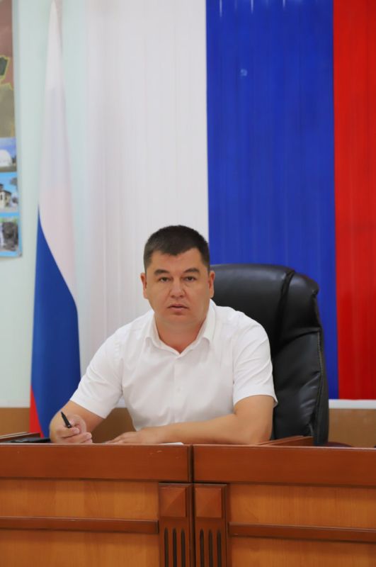 Под председательством первого заместителя главы администрации Бахчисарайского района, Энвера Аблаева, совместно с главой... Под председательством первого заместителя главы администрации Бахчисарайского района, Энвера Аблаева, совместно с главой...