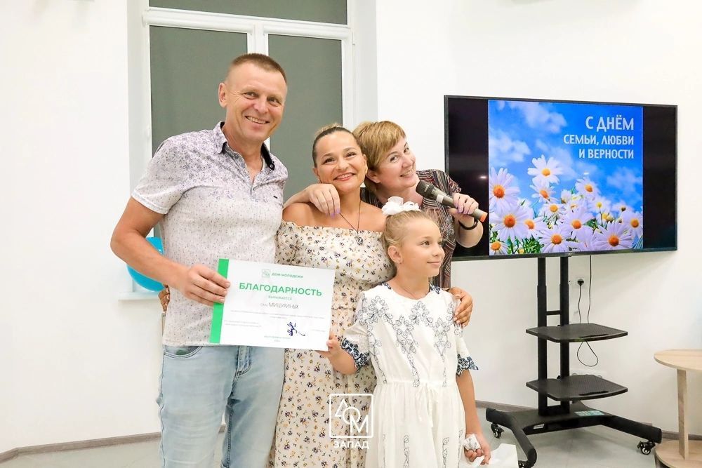 СОЗДАВАЙ И ВДОХНОВЛЯЙ. В Симферополе прошел фестиваль «Поколение» для молодых семей ко Дню семьи, любви и верности СОЗДАВАЙ И ВДОХНОВЛЯЙ. В Симферополе прошел фестиваль «Поколение» для молодых семей ко Дню семьи, любви и верности