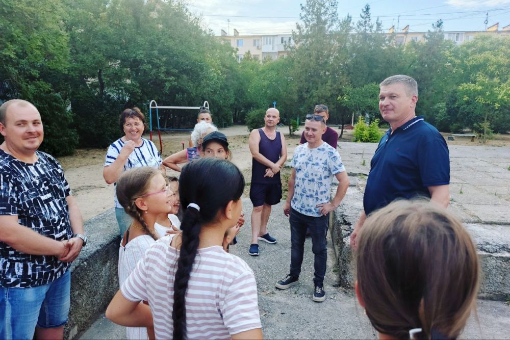Александр Юрьев: Сегодня встретился с жителями многоквартирных домов по пр. обеды, 8, 10, 10а, 10б, 13, 15, 17 и 19 Александр Юрьев: Сегодня встретился с жителями многоквартирных домов по пр. обеды, 8, 10, 10а, 10б, 13, 15, 17 и 19