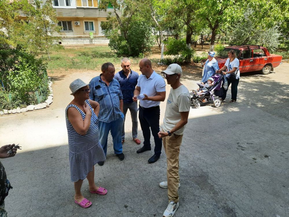 Иван Просоедов: По поручению главы администрации города Евпатории Александра Юрьева и как куратор поселка, встретился с председателями многоквартирных домов пгт Новоозерное Иван Просоедов: По поручению главы администрации города Евпатории Александра Юрьева и как куратор поселка, встретился с председателями многоквартирных домов пгт Новоозерное