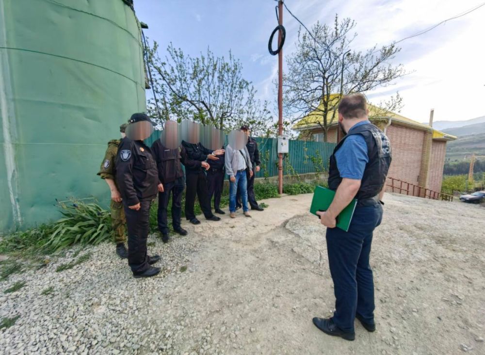 В Алуште местный житель предстанет перед судом по обвинению в убийстве соседа из ружья В Алуште местный житель предстанет перед судом по обвинению в убийстве соседа из ружья