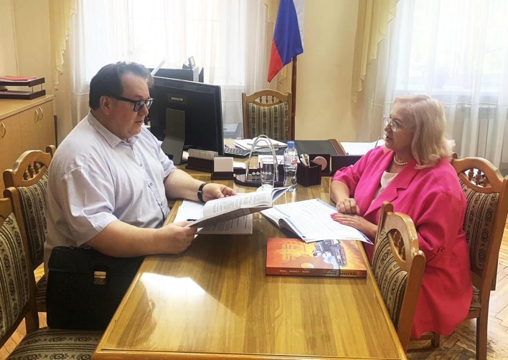 ОЛЕГ ЛОБОВ ПРОВЕЛ РАБОЧУЮ ВСТРЕЧУ С РУКОВОДИТЕЛЕМ КРЫМСТАТА ОЛЕГ ЛОБОВ ПРОВЕЛ РАБОЧУЮ ВСТРЕЧУ С РУКОВОДИТЕЛЕМ КРЫМСТАТА