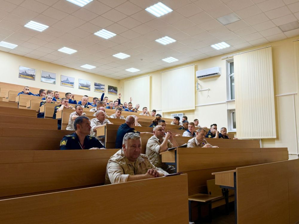 В Севастополе сотрудники Госавтоинспекции провели профилактическую беседу с курсантами и военнослужащими ВС РФ В Севастополе сотрудники Госавтоинспекции провели профилактическую беседу с курсантами и военнослужащими ВС РФ