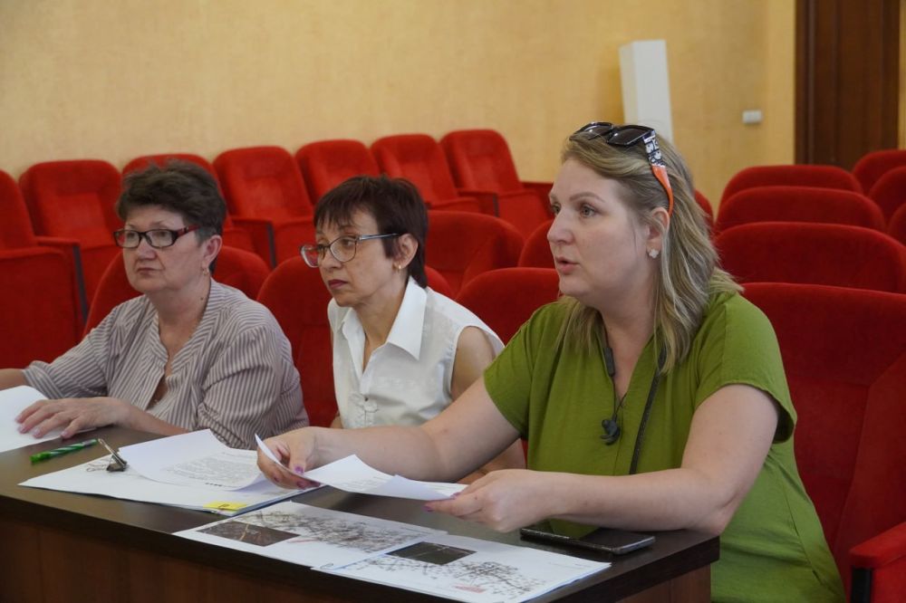 #городские_новости. Обсуждение проекта по расчистке русел Мелек-Чесме и Катерлеза Заместитель главы администрации Игорь... #городские_новости. Обсуждение проекта по расчистке русел Мелек-Чесме и Катерлеза Заместитель главы администрации Игорь...