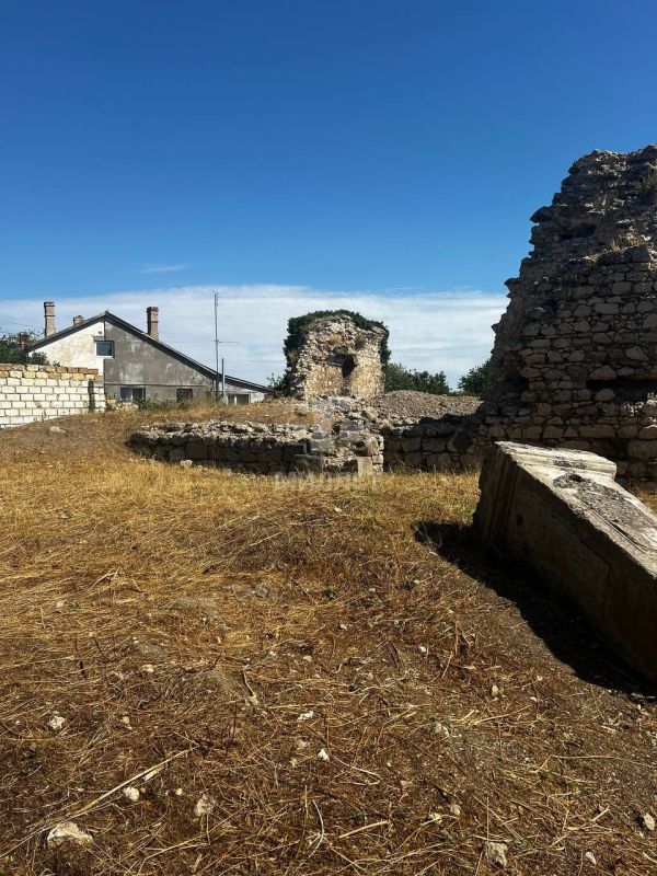 Крымские студенты-историки начали практику в «Городище Солхат XIII-XVIII вв.» Крымские студенты-историки начали практику в «Городище Солхат XIII-XVIII вв.»