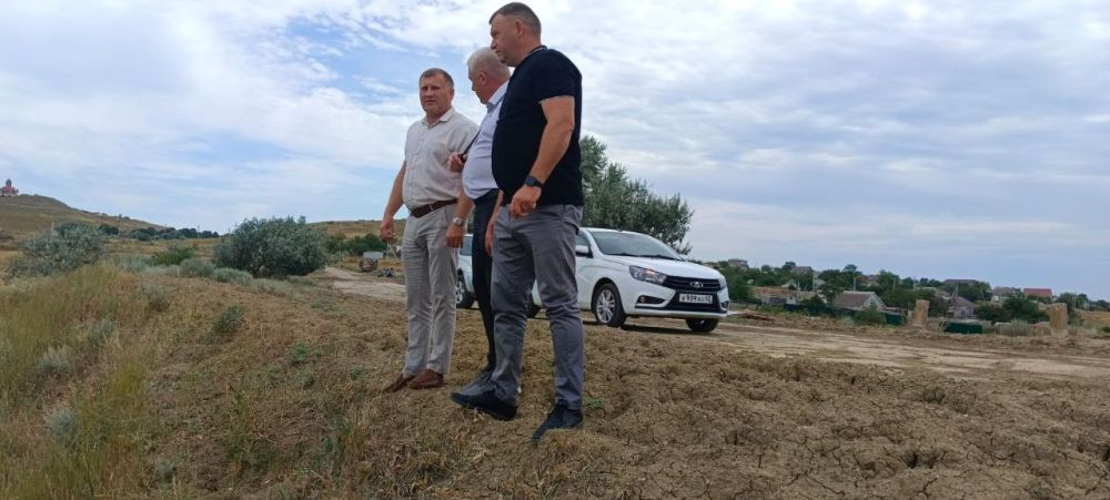 #городские_новости. Обсуждение проекта по расчистке русел Мелек-Чесме и Катерлеза Заместитель главы администрации Игорь... #городские_новости. Обсуждение проекта по расчистке русел Мелек-Чесме и Катерлеза Заместитель главы администрации Игорь...