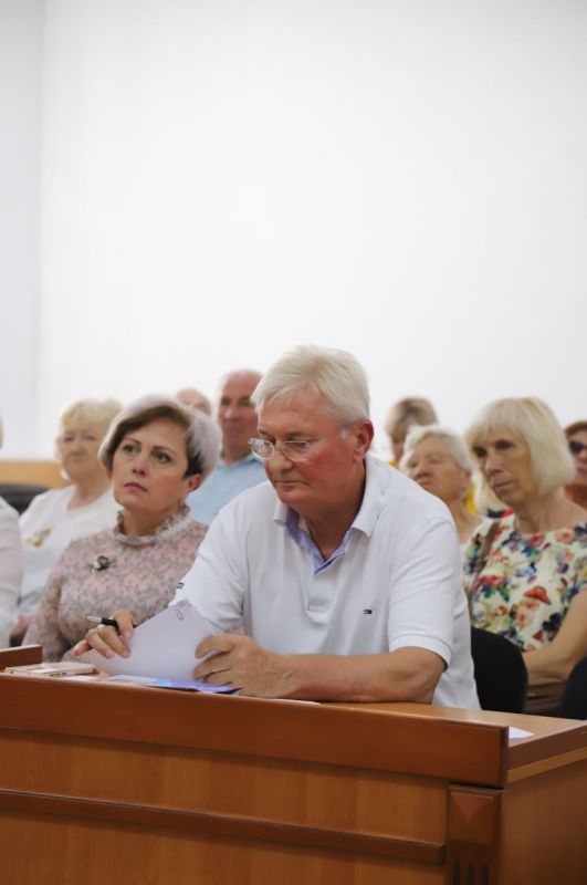 В администрации Бахчисарайского района прошло итоговое заседание районного совета ветеранов В администрации Бахчисарайского района прошло итоговое заседание районного совета ветеранов