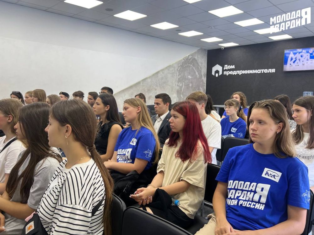 В рамках реализации проекта «Моя карьера. Молодежный трек» от Партии «Единая Россия» на базе Дома предпринимателей состоялась встреча молодогвардейцев с лучшими молодыми предпринимателями Крыма В рамках реализации проекта «Моя карьера. Молодежный трек» от Партии «Единая Россия» на базе Дома предпринимателей состоялась встреча молодогвардейцев с лучшими молодыми предпринимателями Крыма