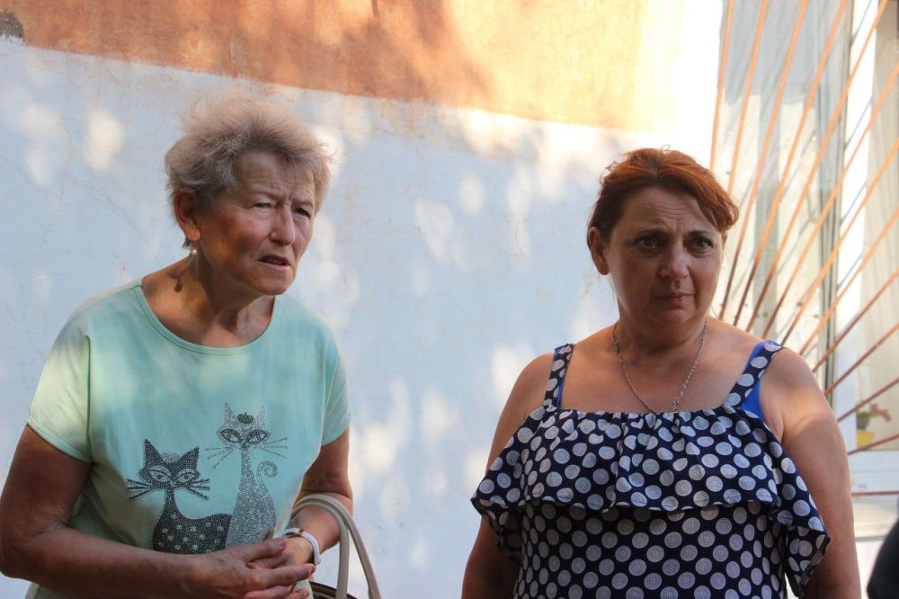 #в_диалоге_с_керчанами. Провел встречу с жителями в районе ул.Колхозной. Собрались жильцы домов № 61, 63. акже вышел... #в_диалоге_с_керчанами. Провел встречу с жителями в районе ул.Колхозной. Собрались жильцы домов № 61, 63. акже вышел...