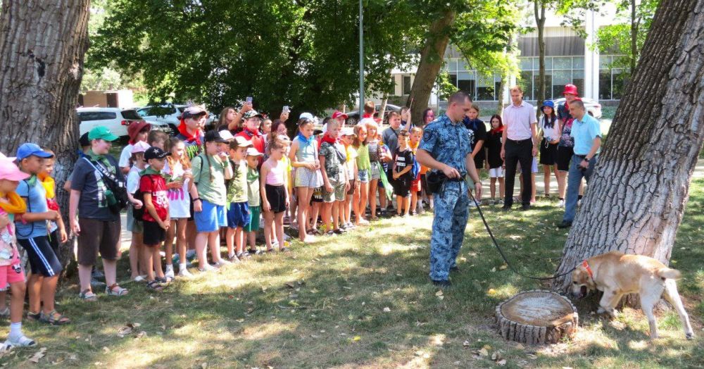 В Симферополе общественники и транспортные полицейские Крыма провели профилактическую встречу с детьми В Симферополе общественники и транспортные полицейские Крыма провели профилактическую встречу с детьми