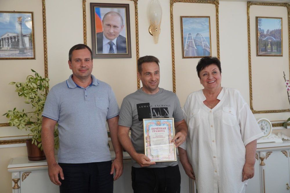 #с_праздником. В канун Дня рыбака сотрудников керченских предприятий и ветеранов рыбохозяйственной отрасли Керчи поздравили власти города #с_праздником. В канун Дня рыбака сотрудников керченских предприятий и ветеранов рыбохозяйственной отрасли Керчи поздравили власти города
