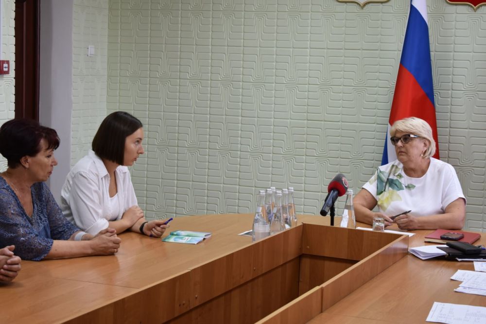 Галина Огнёва: Благоустройство, ремонт кровель, получение земельных участков - это вопросы, с которыми ко мне сегодня обратились алуштинцы в рамках еженедельного приема граждан Галина Огнёва: Благоустройство, ремонт кровель, получение земельных участков - это вопросы, с которыми ко мне сегодня обратились алуштинцы в рамках еженедельного приема граждан