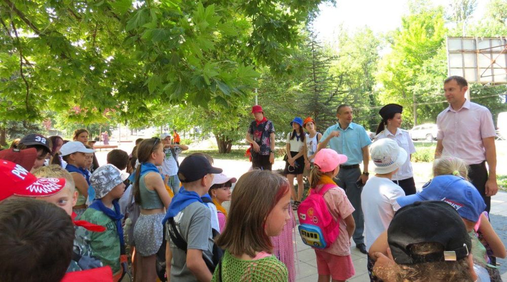 В Симферополе общественники и транспортные полицейские Крыма провели профилактическую встречу с детьми В Симферополе общественники и транспортные полицейские Крыма провели профилактическую встречу с детьми