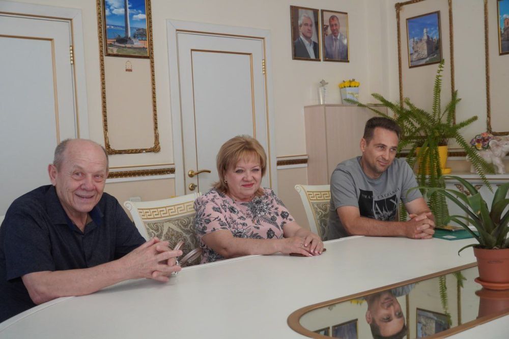 #с_праздником. В канун Дня рыбака сотрудников керченских предприятий и ветеранов рыбохозяйственной отрасли Керчи поздравили власти города #с_праздником. В канун Дня рыбака сотрудников керченских предприятий и ветеранов рыбохозяйственной отрасли Керчи поздравили власти города