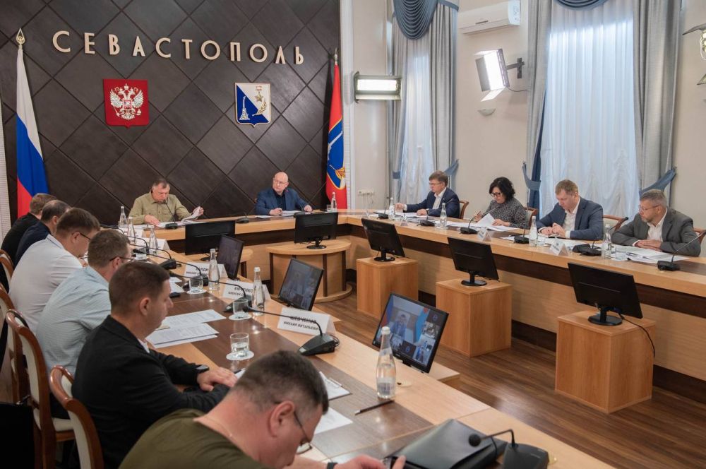 Марат Хуснуллин в Севастополе провел совещание по социально-экономическому развитию Марат Хуснуллин в Севастополе провел совещание по социально-экономическому развитию
