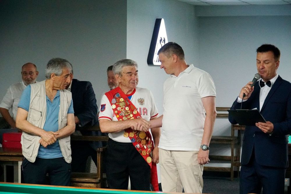 Александр Юрьев: Сегодня в нашем городе торжественно открыли турнир по бильярдному спорту «Кубок мэра г. впатории» Александр Юрьев: Сегодня в нашем городе торжественно открыли турнир по бильярдному спорту «Кубок мэра г. впатории»