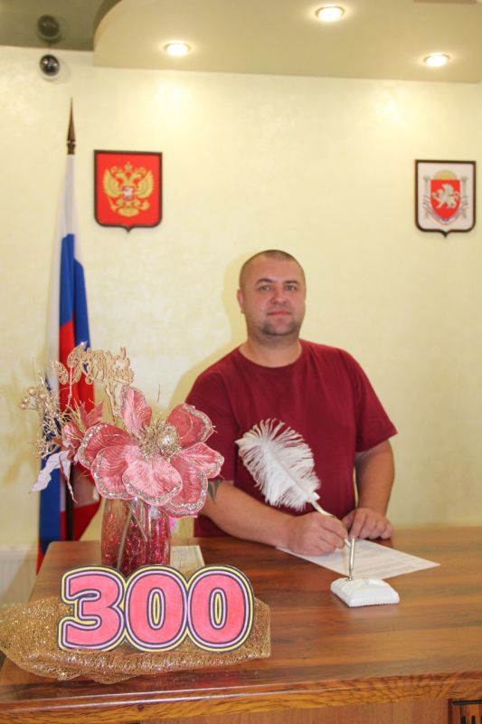 В Белогорском районном отделе ЗАГС также торжественно зарегистрировали «юбилейное» рождение с начала года В Белогорском районном отделе ЗАГС также торжественно зарегистрировали «юбилейное» рождение с начала года