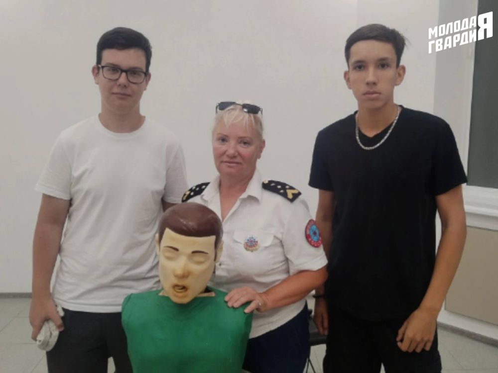Активисты «Молодой Гвардии» Евпатории провели тренинг от специалистов Всероссийского общества обеспечения спасения на воде Активисты «Молодой Гвардии» Евпатории провели тренинг от специалистов Всероссийского общества обеспечения спасения на воде