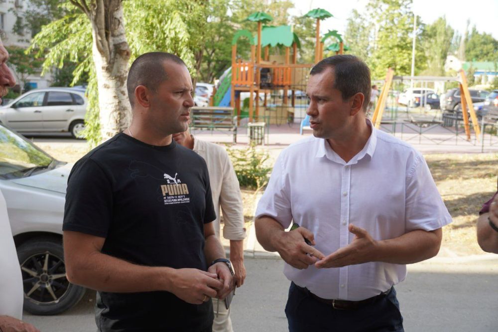#в_диалоге_с_керчанами. Провел рабочую встречу с жителями дома №38 по ул.Еременко. В присутствии представителей управляющей... #в_диалоге_с_керчанами. Провел рабочую встречу с жителями дома №38 по ул.Еременко. В присутствии представителей управляющей...