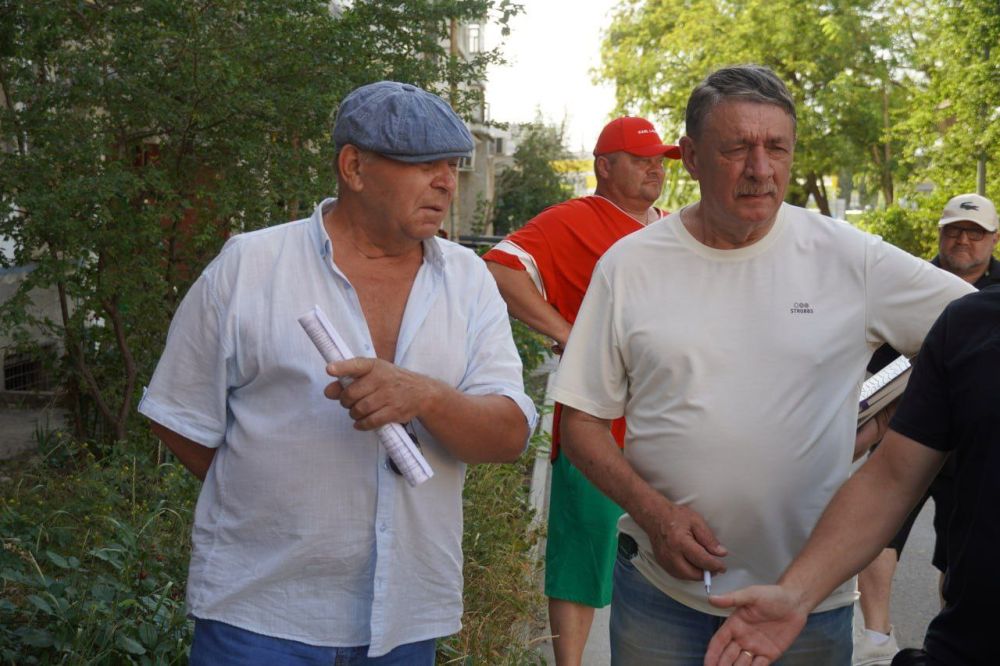 #в_диалоге_с_керчанами. Провел рабочую встречу с жителями дома №38 по ул.Еременко. В присутствии представителей управляющей... #в_диалоге_с_керчанами. Провел рабочую встречу с жителями дома №38 по ул.Еременко. В присутствии представителей управляющей...
