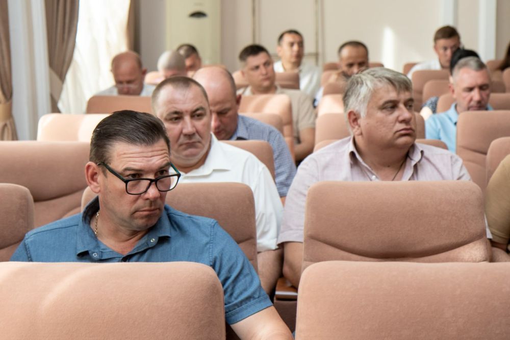 В Симферополе состоялось оперативно-хозяйственное совещание, в ходе которого руководители структурных подразделений отчитались о проделанной работе В Симферополе состоялось оперативно-хозяйственное совещание, в ходе которого руководители структурных подразделений отчитались о проделанной работе