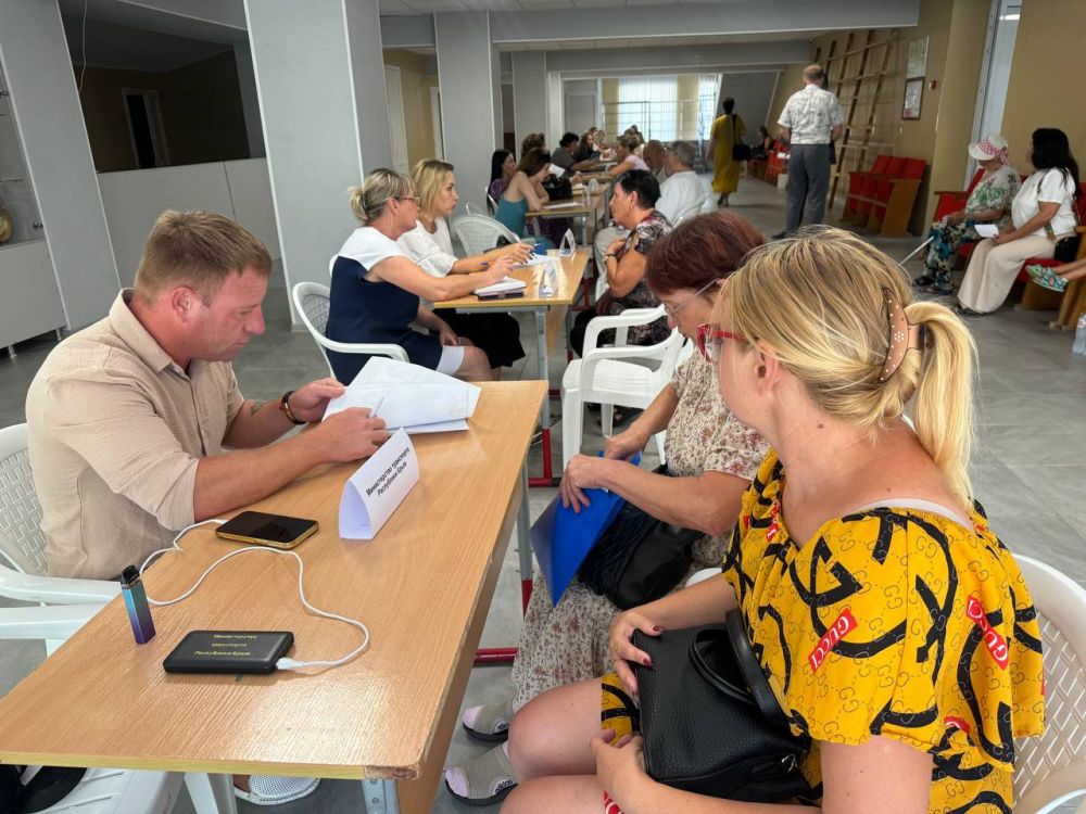 Александр Дудинов: В Черноморском районе прошли приемы граждан от имени Председателя Государственного Совета Республики Крым Владимира Константинова