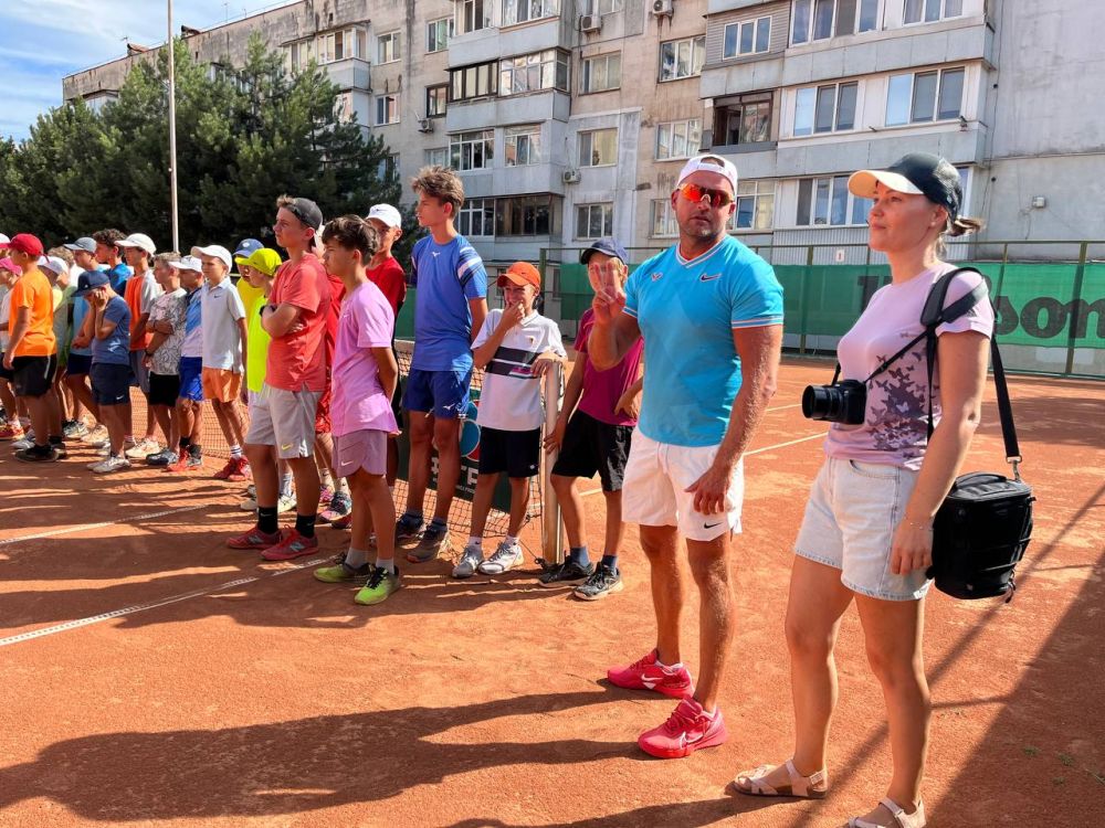 Первый заместитель министра спорта Сергей Гниздыло совместно с заместителем председателя Комитета по строительству... Первый заместитель министра спорта Сергей Гниздыло совместно с заместителем председателя Комитета по строительству...