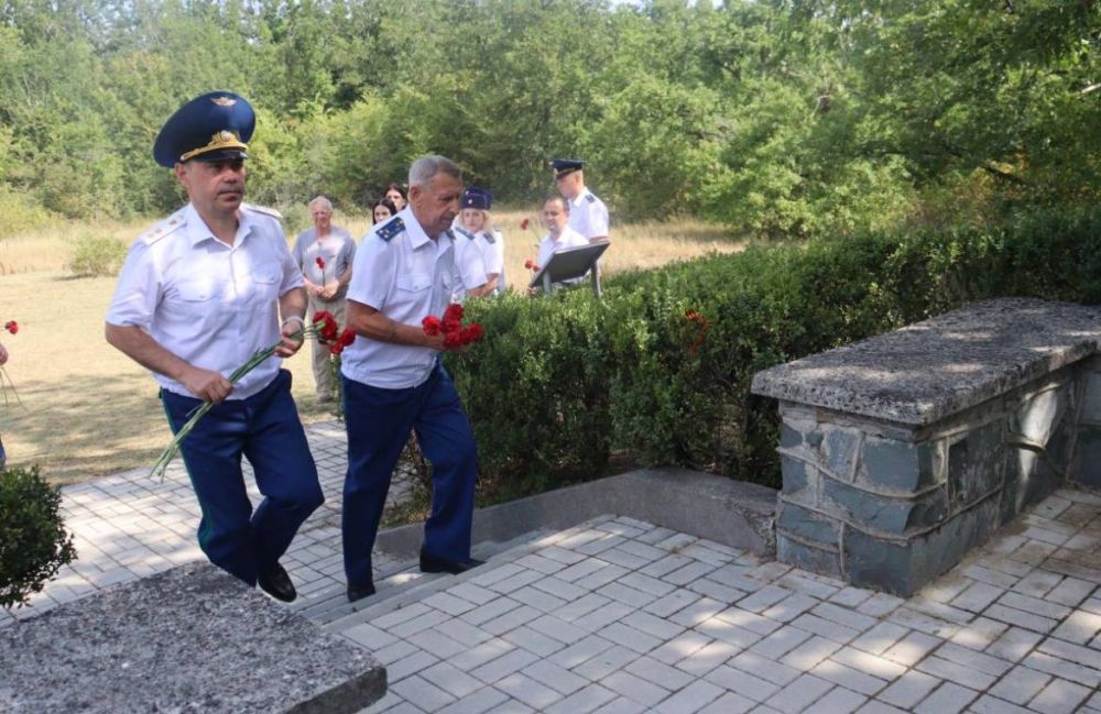 Молодые специалисты прокуратуры Крыма приняли Присягу прокурора Молодые специалисты прокуратуры Крыма приняли Присягу прокурора