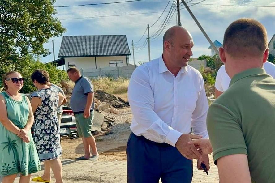 Владимир Немцев: Накануне встретился с жителями ТСН СНТ «Боевик», чтобы обсудить ход дорожных работ, которые в данный момент проводятся в микрорайоне Фиолент Владимир Немцев: Накануне встретился с жителями ТСН СНТ «Боевик», чтобы обсудить ход дорожных работ, которые в данный момент проводятся в микрорайоне Фиолент