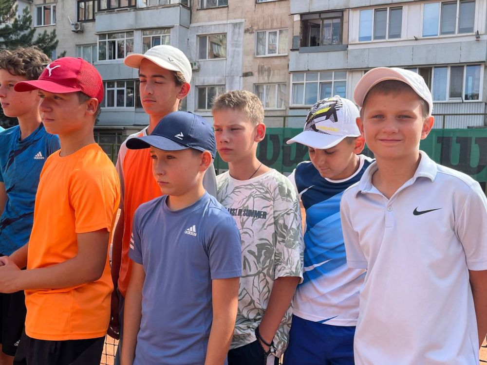 Первый заместитель министра спорта Сергей Гниздыло совместно с заместителем председателя Комитета по строительству... Первый заместитель министра спорта Сергей Гниздыло совместно с заместителем председателя Комитета по строительству...