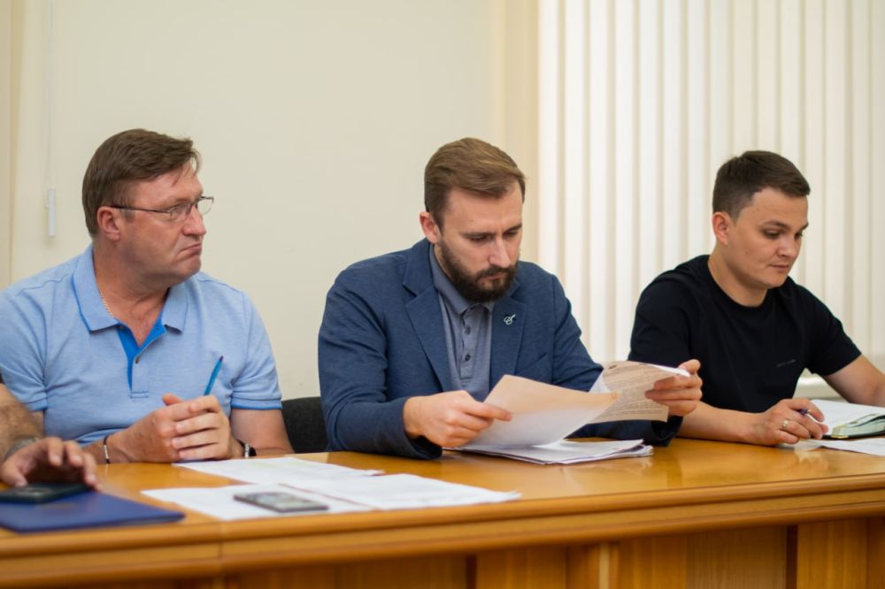 Глава администрации Симферополя Михаил Афанасьев провёл личный приём граждан, в ходе которого к нему обратились 8 симферопольцев Глава администрации Симферополя Михаил Афанасьев провёл личный приём граждан, в ходе которого к нему обратились 8 симферопольцев