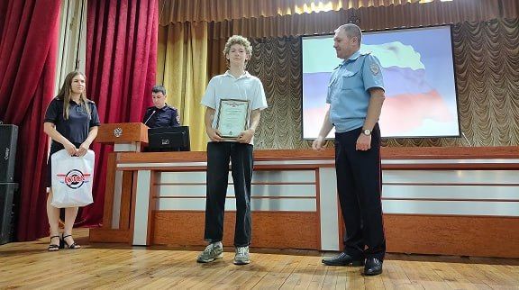 В Крыму бдительные подростки помогли полиции предотвратить сбыт наркотиков В Крыму бдительные подростки помогли полиции предотвратить сбыт наркотиков