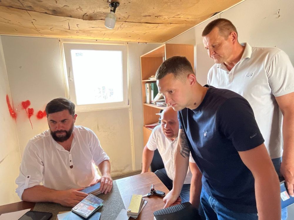 Заместитель министра спорта Шериф Османов проконтролировал ход работ по завершению строительства физкультурно-оздоровительного комплекса в селе Доброе Симферопольского района Заместитель министра спорта Шериф Османов проконтролировал ход работ по завершению строительства физкультурно-оздоровительного комплекса в селе Доброе Симферопольского района