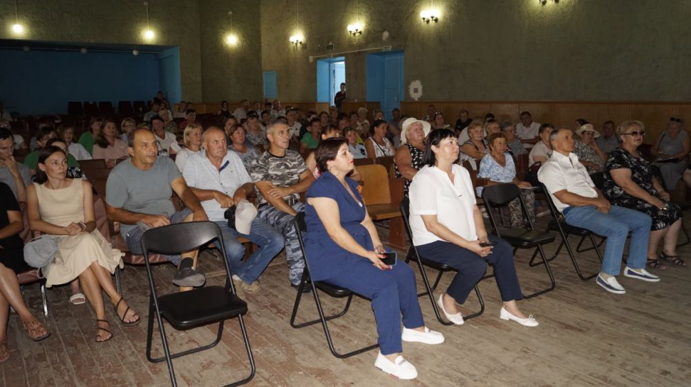 Виктория Грицай: Сегодня Председатель Государственного Совета Республики Крым Владимир Константинов посетил Советский район и встретился с жителями сельских поселений Виктория Грицай: Сегодня Председатель Государственного Совета Республики Крым Владимир Константинов посетил Советский район и встретился с жителями сельских поселений