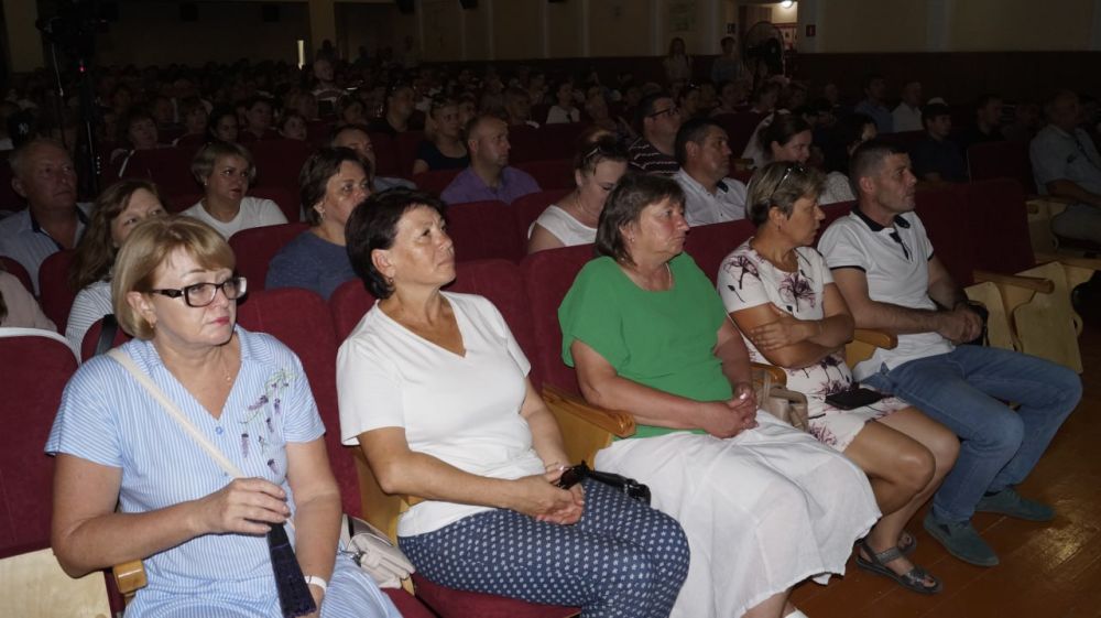 Виктория Грицай: Сегодня Председатель Государственного Совета Республики Крым Владимир Константинов посетил Советский район и встретился с жителями сельских поселений Виктория Грицай: Сегодня Председатель Государственного Совета Республики Крым Владимир Константинов посетил Советский район и встретился с жителями сельских поселений