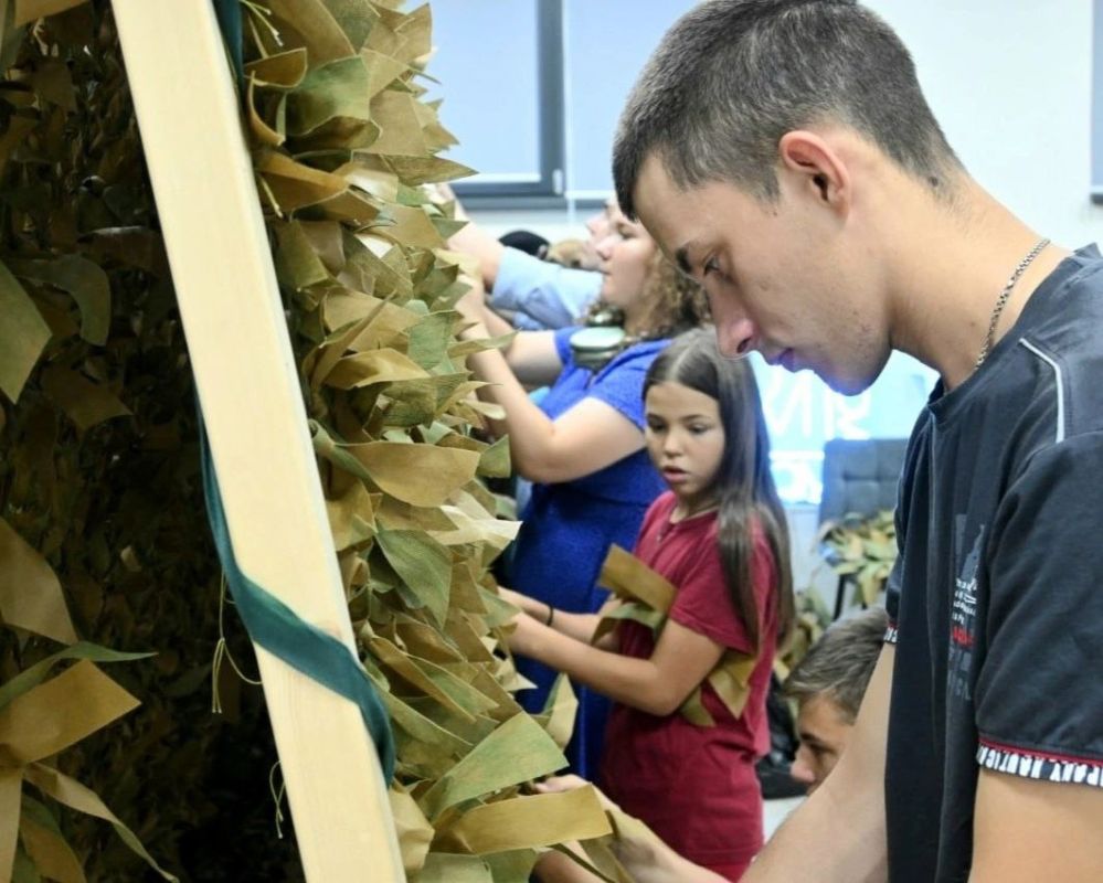 ВМЕСТЕ С ZАЩИТНИКАМИ. Каждый молодой крымчанин может помочь нашим защитникам в рамках проекта «ZOV молодежи»! Ресурсный центр поддержки добровольчества объединил в себе: плетение маскировочных сетей, создание тактических носилок, 3D-моделирование ВМЕСТЕ С ZАЩИТНИКАМИ. Каждый молодой крымчанин может помочь нашим защитникам в рамках проекта «ZOV молодежи»! Ресурсный центр поддержки добровольчества объединил в себе: плетение маскировочных сетей, создание тактических носилок, 3D-моделирование