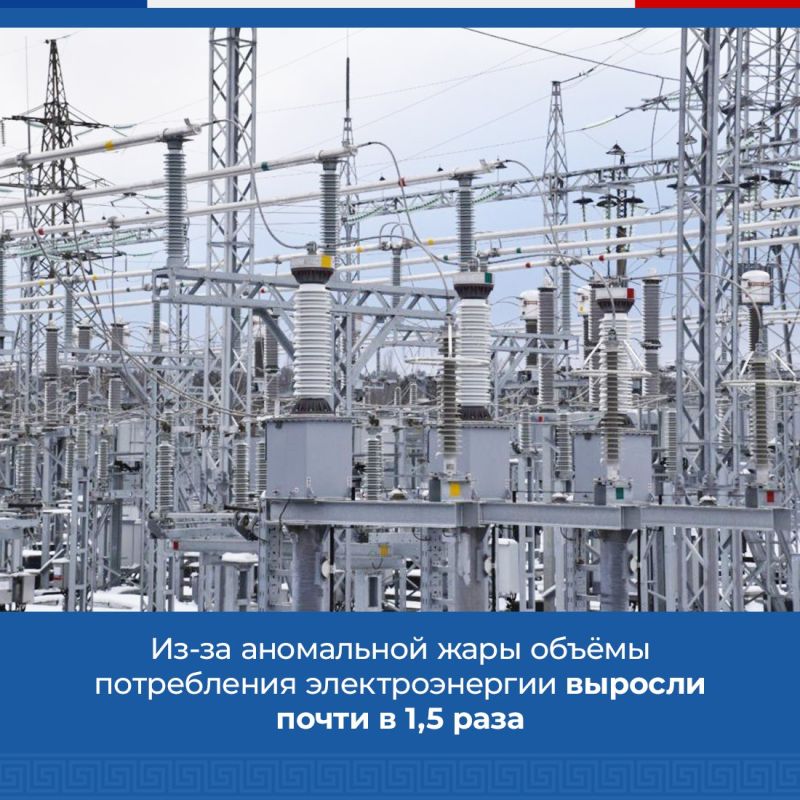 Глава Республики Крым Сергей Аксёнов во время интервью специальному корреспонденту ВГТРК Ольге Курлаевой на телеканале... Глава Республики Крым Сергей Аксёнов во время интервью специальному корреспонденту ВГТРК Ольге Курлаевой на телеканале...