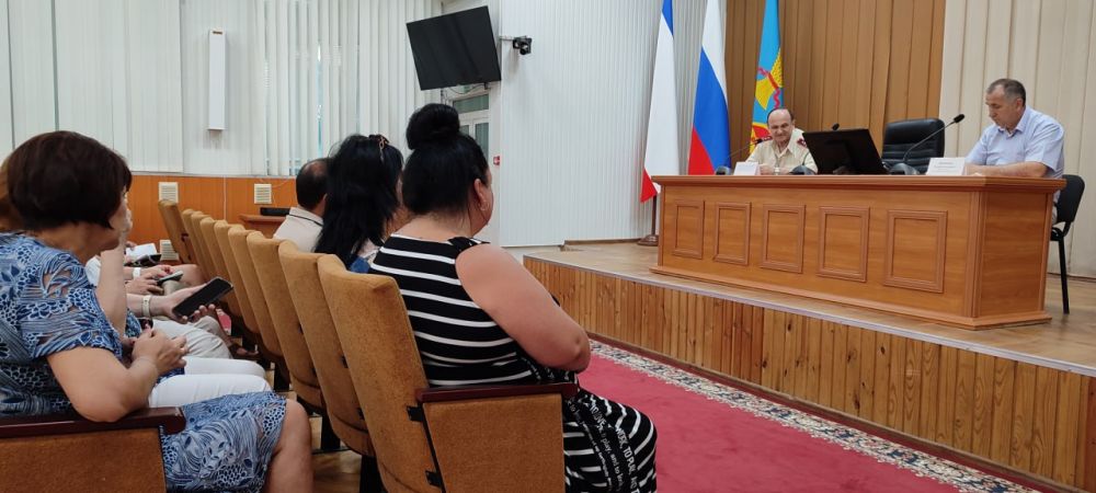 В районе обсудили санитарно-эпидемиологические нормы при хранении и реализации продовольственной продукции В районе обсудили санитарно-эпидемиологические нормы при хранении и реализации продовольственной продукции