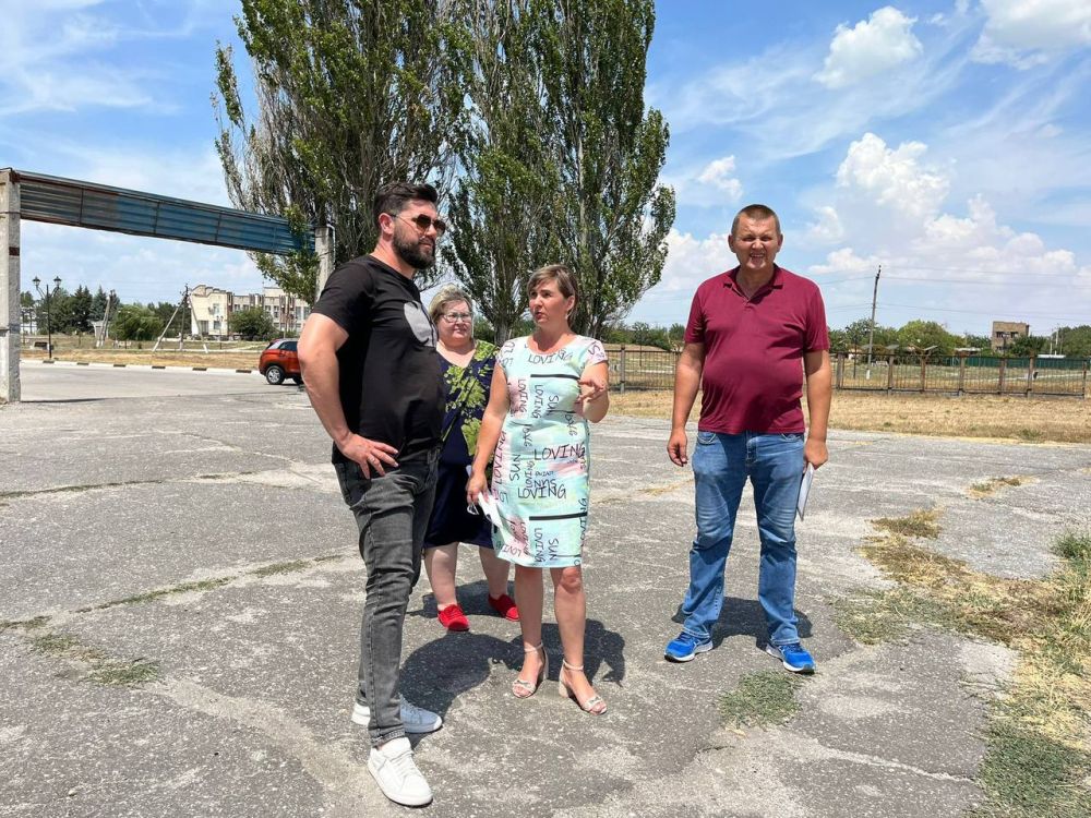 Шериф Османов: В ходе рабочего визита в Красноперекопский район совместно с заместителем главы Администрации Красноперекопского района Аллой Мехоношиной ознакомились с перспективами развития спортивной инфраструктуры в сельских населенных пунктах Шериф Османов: В ходе рабочего визита в Красноперекопский район совместно с заместителем главы Администрации Красноперекопского района Аллой Мехоношиной ознакомились с перспективами развития спортивной инфраструктуры в сельских населенных пунктах