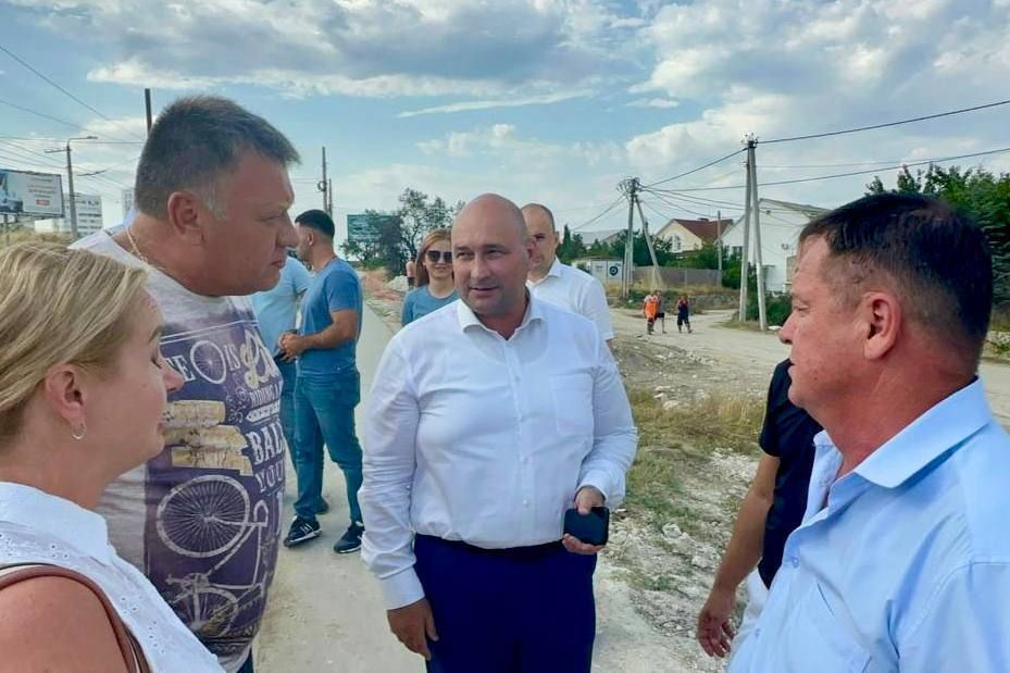 Владимир Немцев: Накануне встретился с жителями улицы Красивая Владимир Немцев: Накануне встретился с жителями улицы Красивая