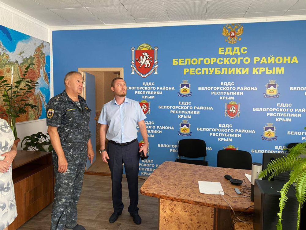 Посетил с рабочим визитом МУП «Единая дежурно-диспетчерская служба» Посетил с рабочим визитом МУП «Единая дежурно-диспетчерская служба»