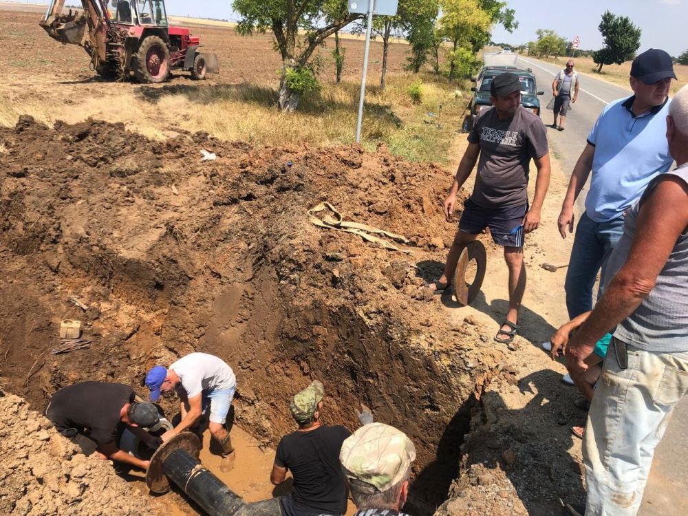 Владислав Хаджиев: Выехал на место работы аварийной бригады ООО" Крымская Водная Компания" Владислав Хаджиев: Выехал на место работы аварийной бригады ООО" Крымская Водная Компания"