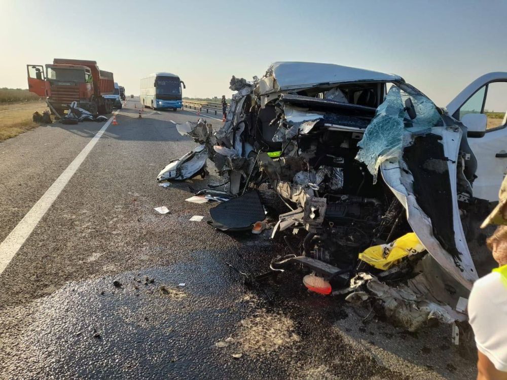 На трассе «Таврида» произошло ДТП: два человека погибли, в том числе 16-летняя девушка
